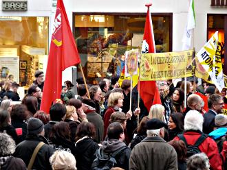 Mit Demos und Mahnwachen reagierten die Menschen überall auf der Welt